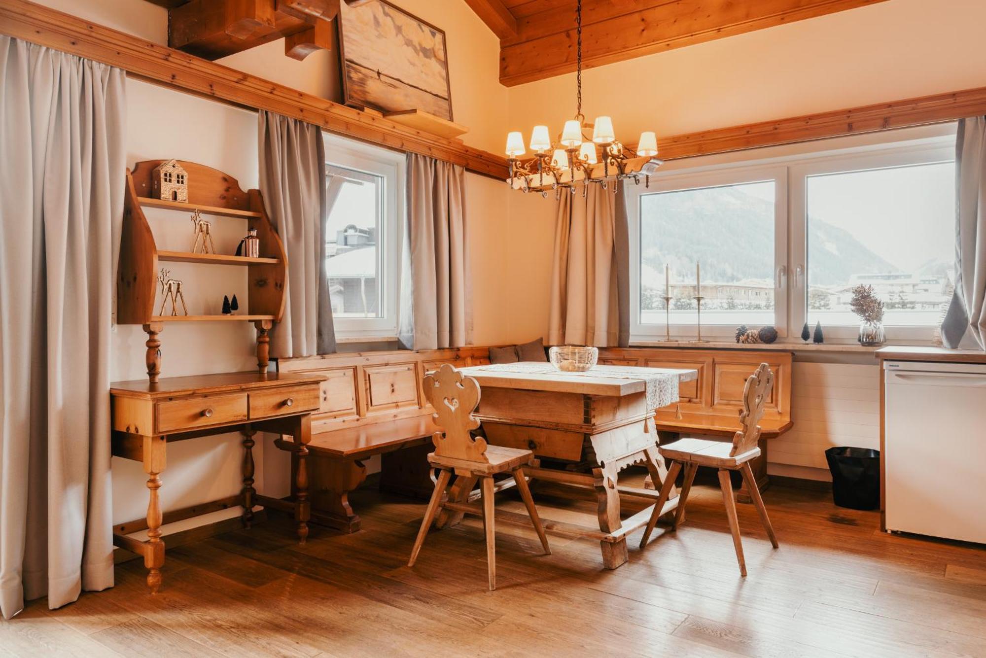 Hotel Gluecksschmiede - Hinterglemm Saalbach-Hinterglemm Extérieur photo